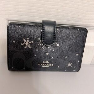 EUC Coach Signature with Snowflake Print Medium Corner Zip Wallet 5 x 3.5 x 1